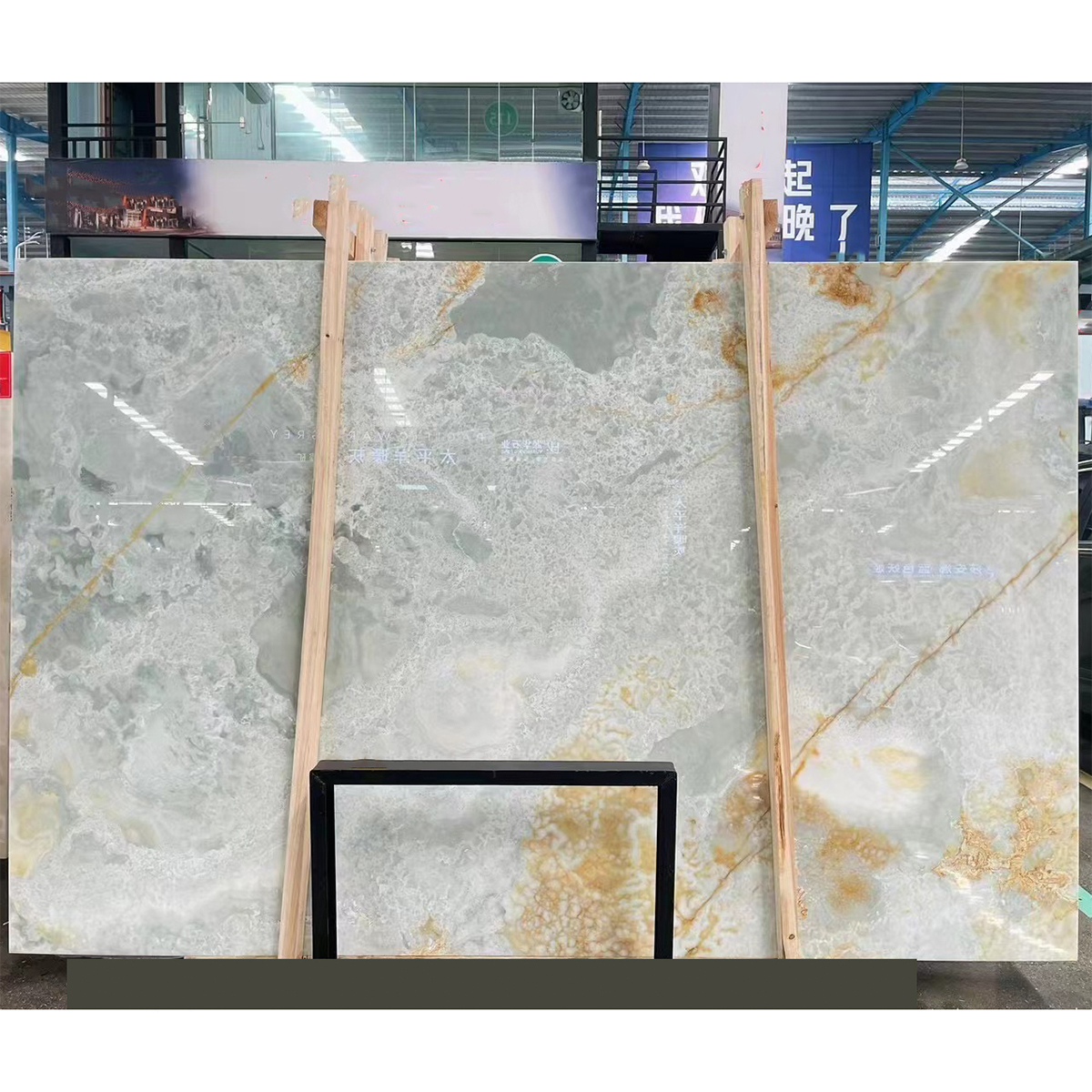 Natural Golden Blue Onyx Slab For House Decor Bathroom Floor Tiles Bathroom Vanity